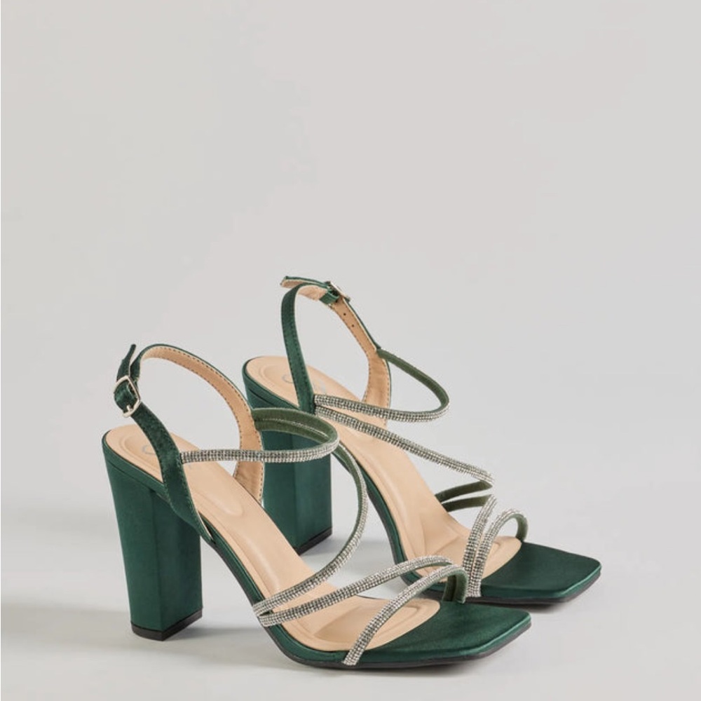 Silky sexy green soft diamond studded heels shoes 🤍✨💎 Sz 7.5